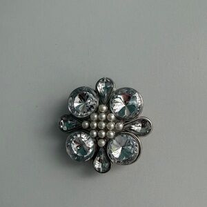 🌸Boutique Silver Rhinestone Fashion Brooch